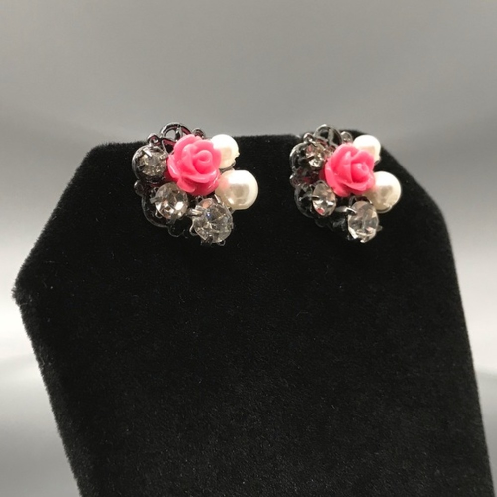 Vintage, Victorian Style Stud Earrings, EUC